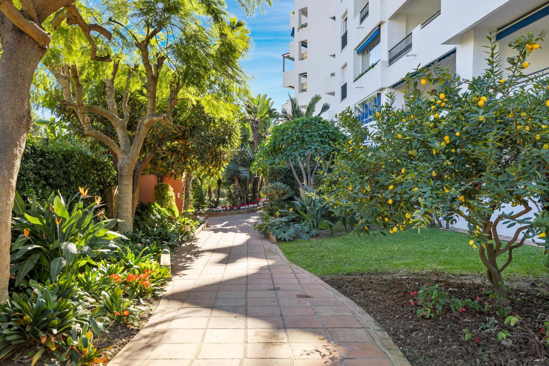 2 Bedroom Apartment In Medina Garden - Puerto Banus Marbella Exterior foto
