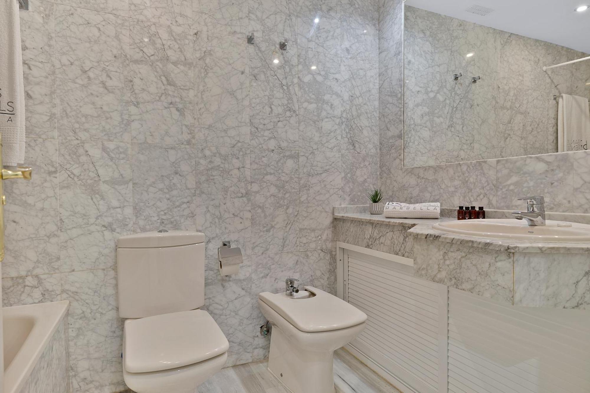 2 Bedroom Apartment In Medina Garden - Puerto Banus Marbella Exterior foto